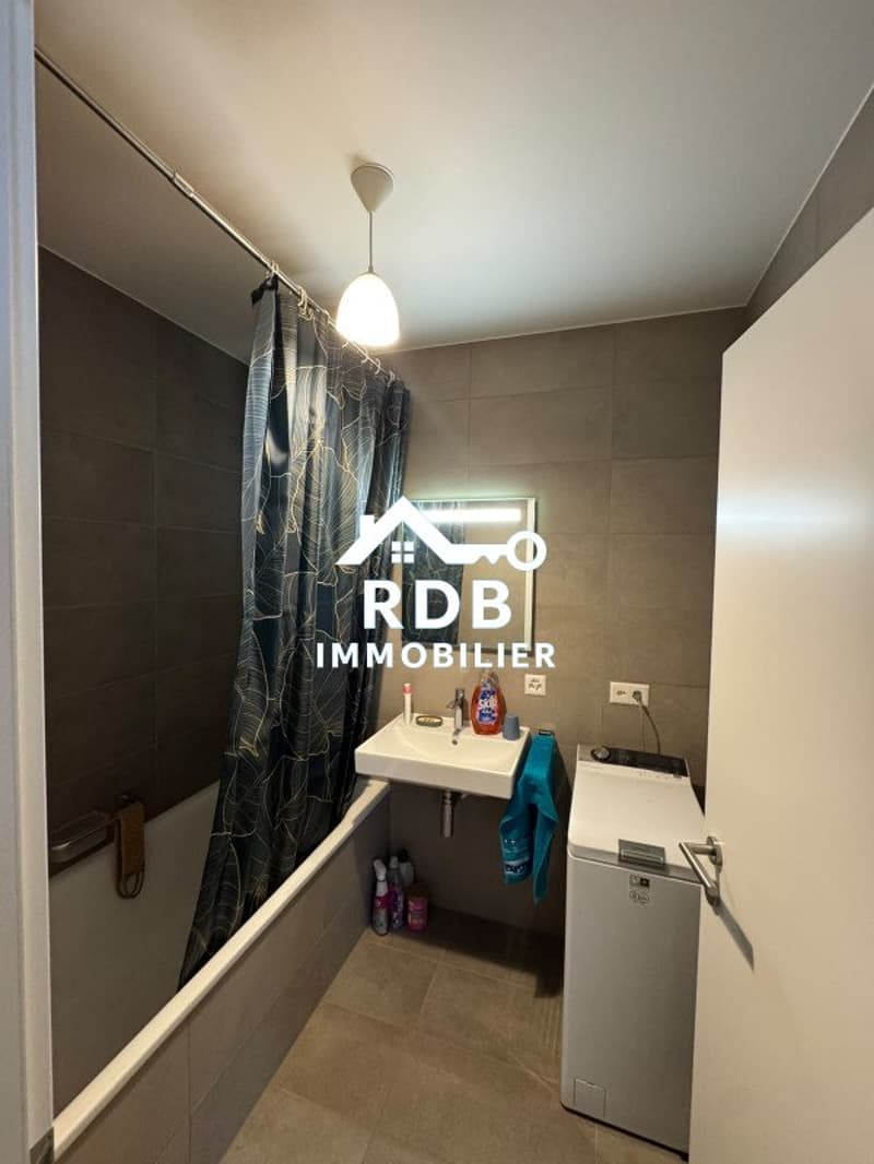Wohnung mit 4 Zimmern im 2. Stock in Troinex 1256 (9)