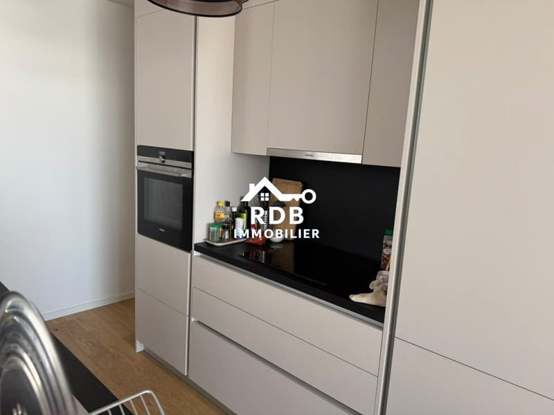 Wohnung mit 4 Zimmern im 2. Stock in Troinex 1256 (4)