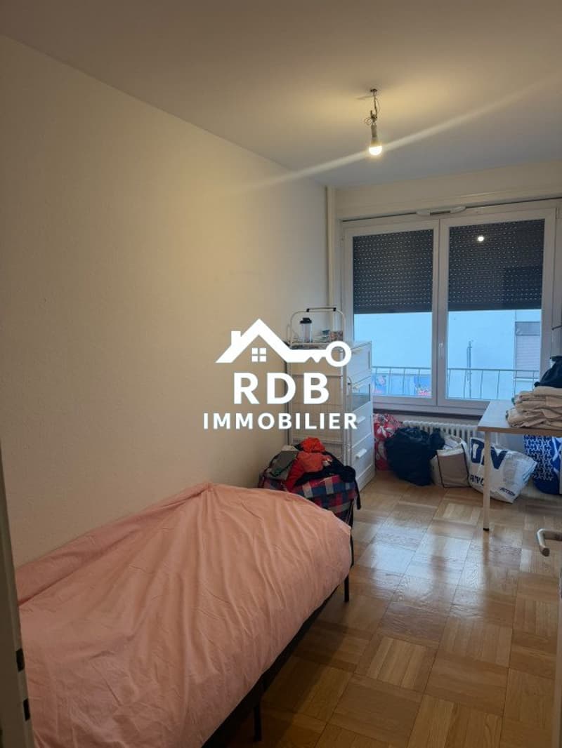 Four-room apartment on the first floor located in Acacias 1227 (8)