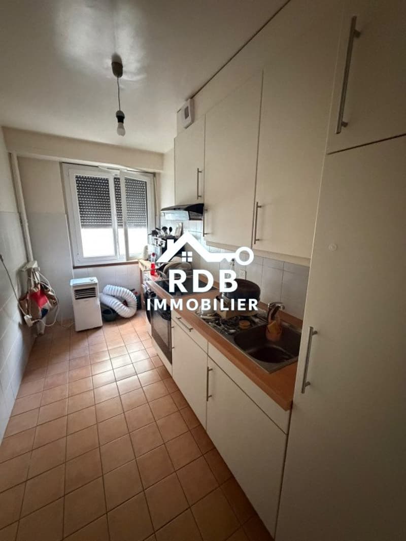Four-room apartment on the first floor located in Acacias 1227 (4)