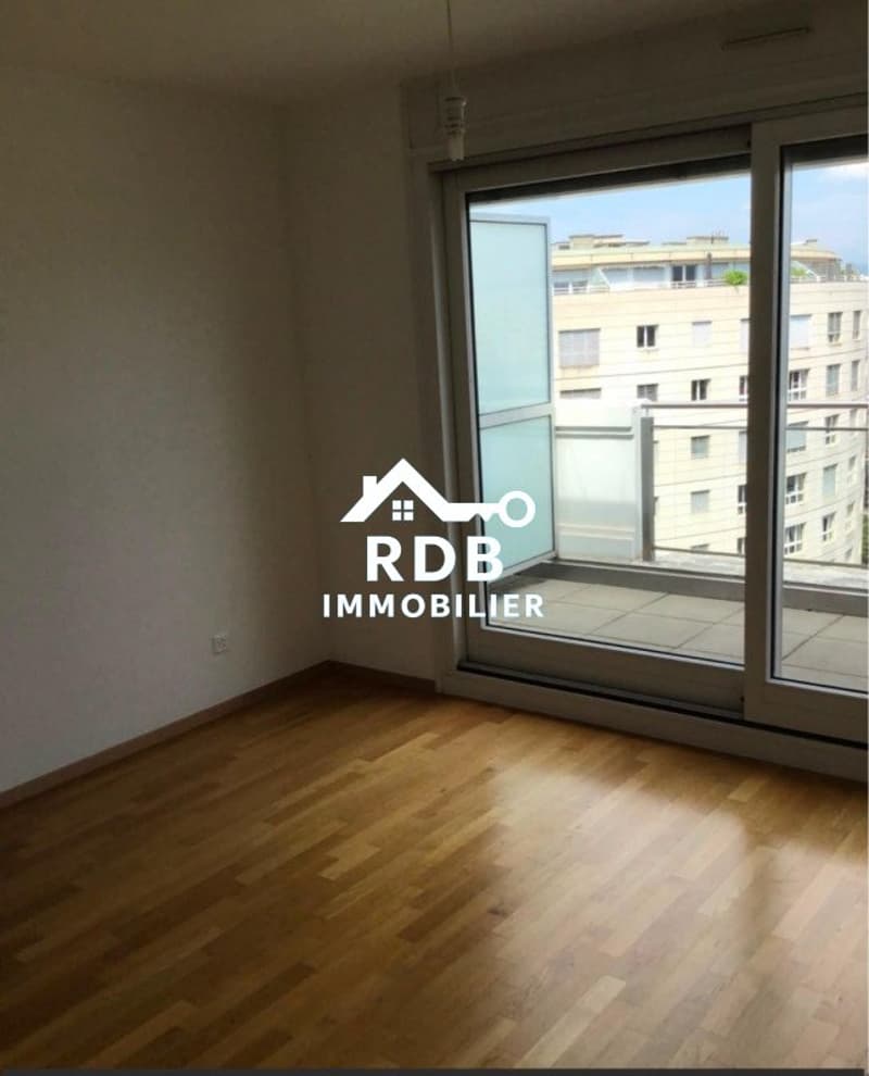 Appartamento di 4,5 locali al 6° piano situato a Ginevra 1202 (2)