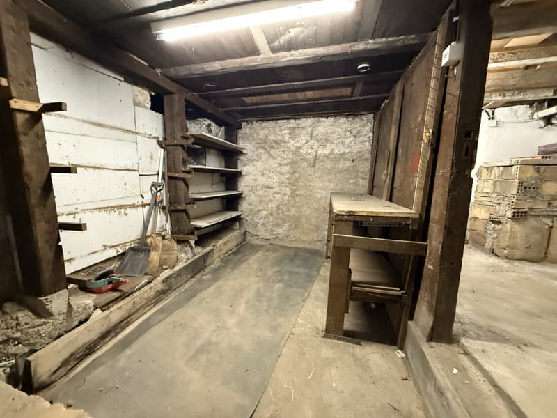Local dépôt / atelier de 25 m² avec électricité (2)