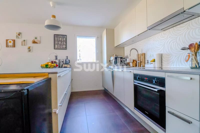 Exclusivité ! Vivez dans un village & confort :Appartement avec grande terrasse (3)