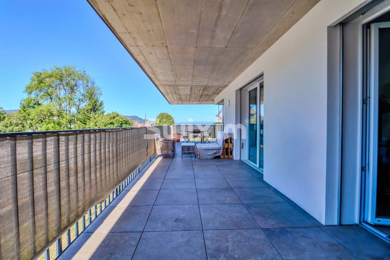 Exclusivité ! Vivez dans un village & confort :Appartement avec grande terrasse (1)