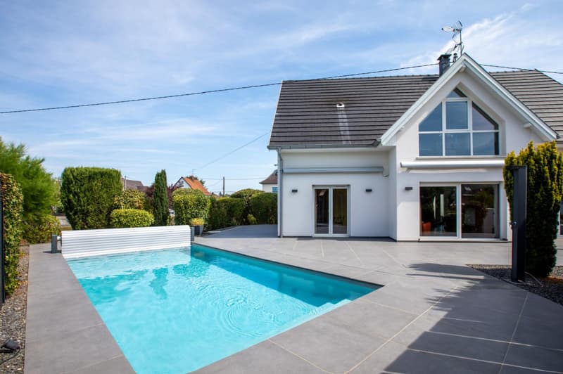 Villa d'exception avec piscine aux portes de Bâle, en France (7)