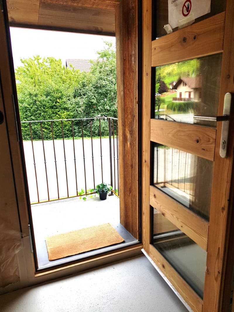 CHARMANTE MAISON VILLAGEOISE NEUVE ET ÉCOLOGIQUE, AVEC JARDIN ET PARKINGS (5)