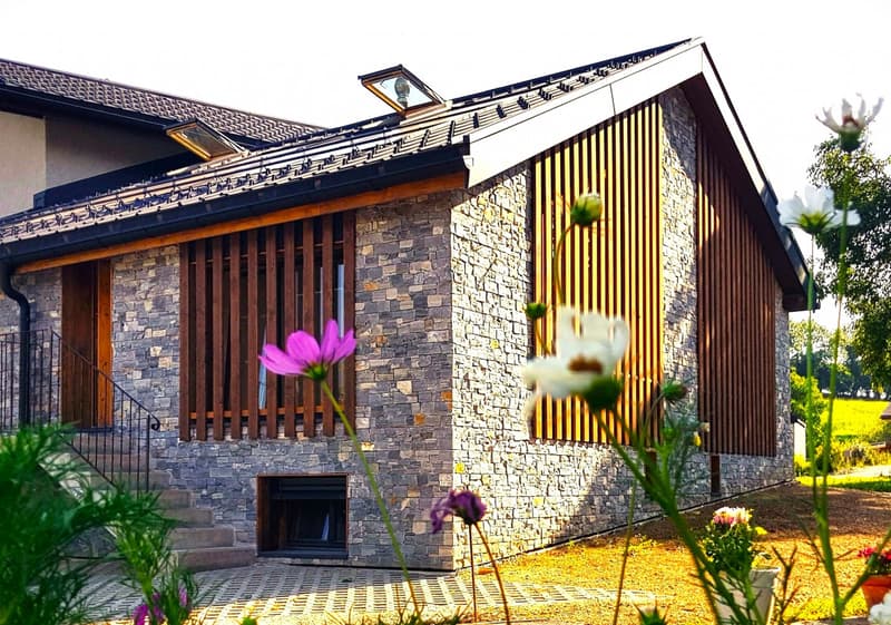 CHARMANTE MAISON VILLAGEOISE NEUVE ET ÉCOLOGIQUE, AVEC JARDIN ET PARKINGS (1)