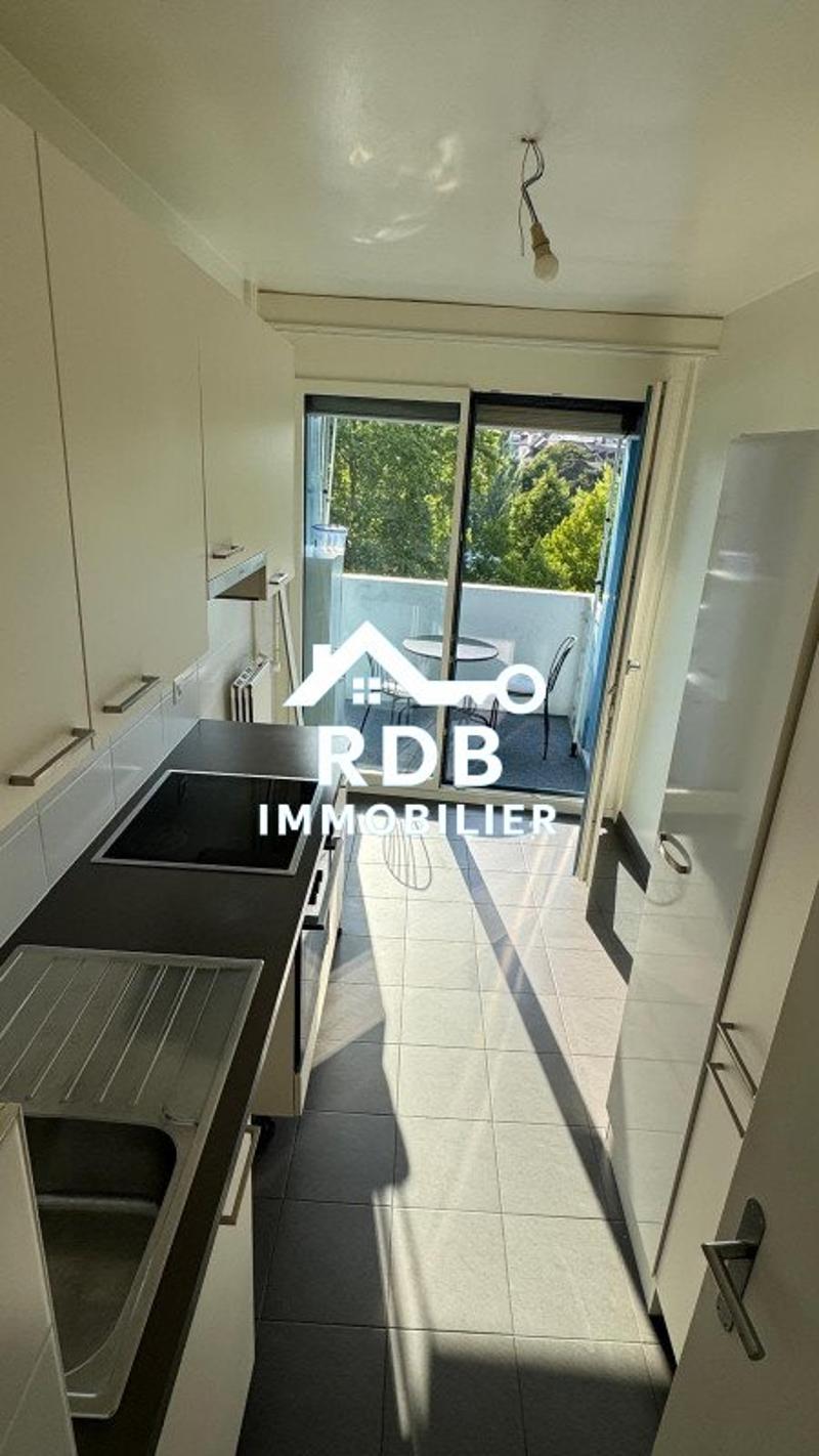 Appartement de 5 pièces au 4ème étage situé à Acacias 1227 (2)