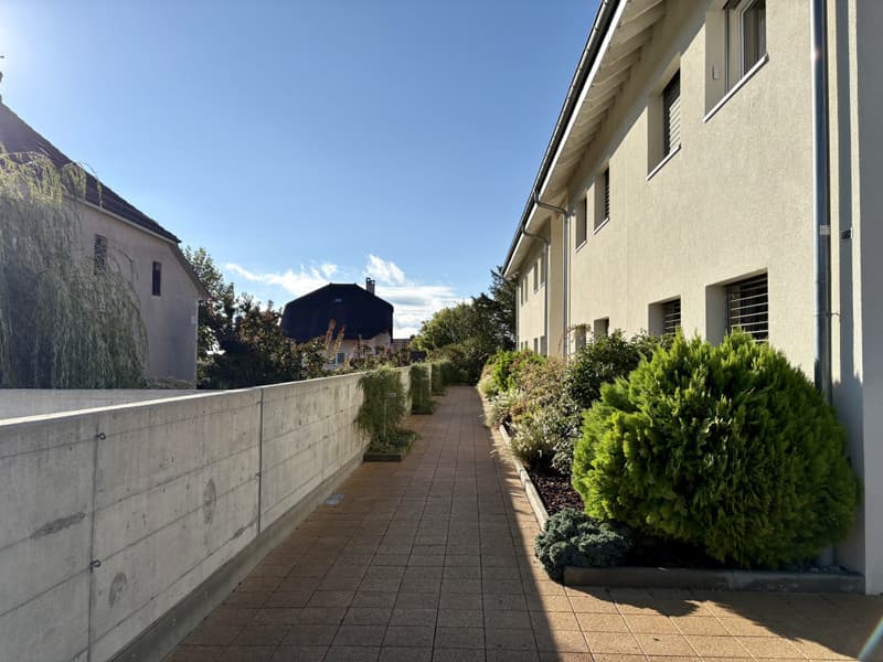 Lumineux récent duplex 4,5p au centre de Genolier Terrasse 2 places de parking (1)