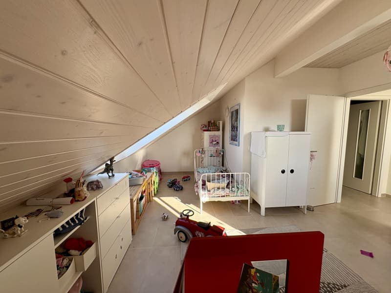 Lumineux récent duplex 4,5p au centre de Genolier Terrasse 2 places de parking (10)