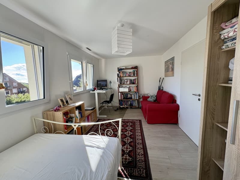 Lumineux récent duplex 4,5p au centre de Genolier Terrasse 2 places de parking (6)