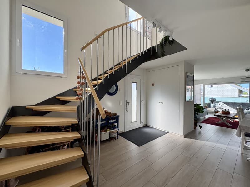 Lumineux récent duplex 4,5p au centre de Genolier Terrasse  2 places de parking (8)