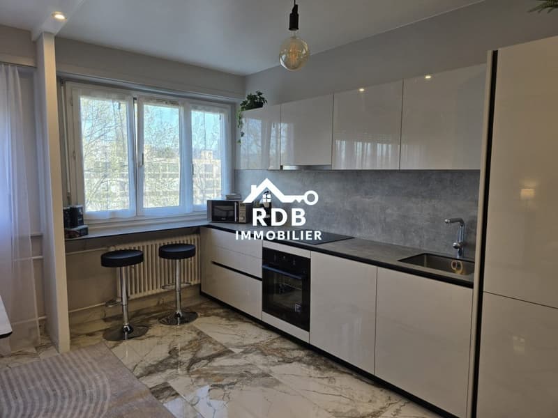 Appartement de 4 pièces meublés au 5ème étage situé à Meyrin 1217 (3)