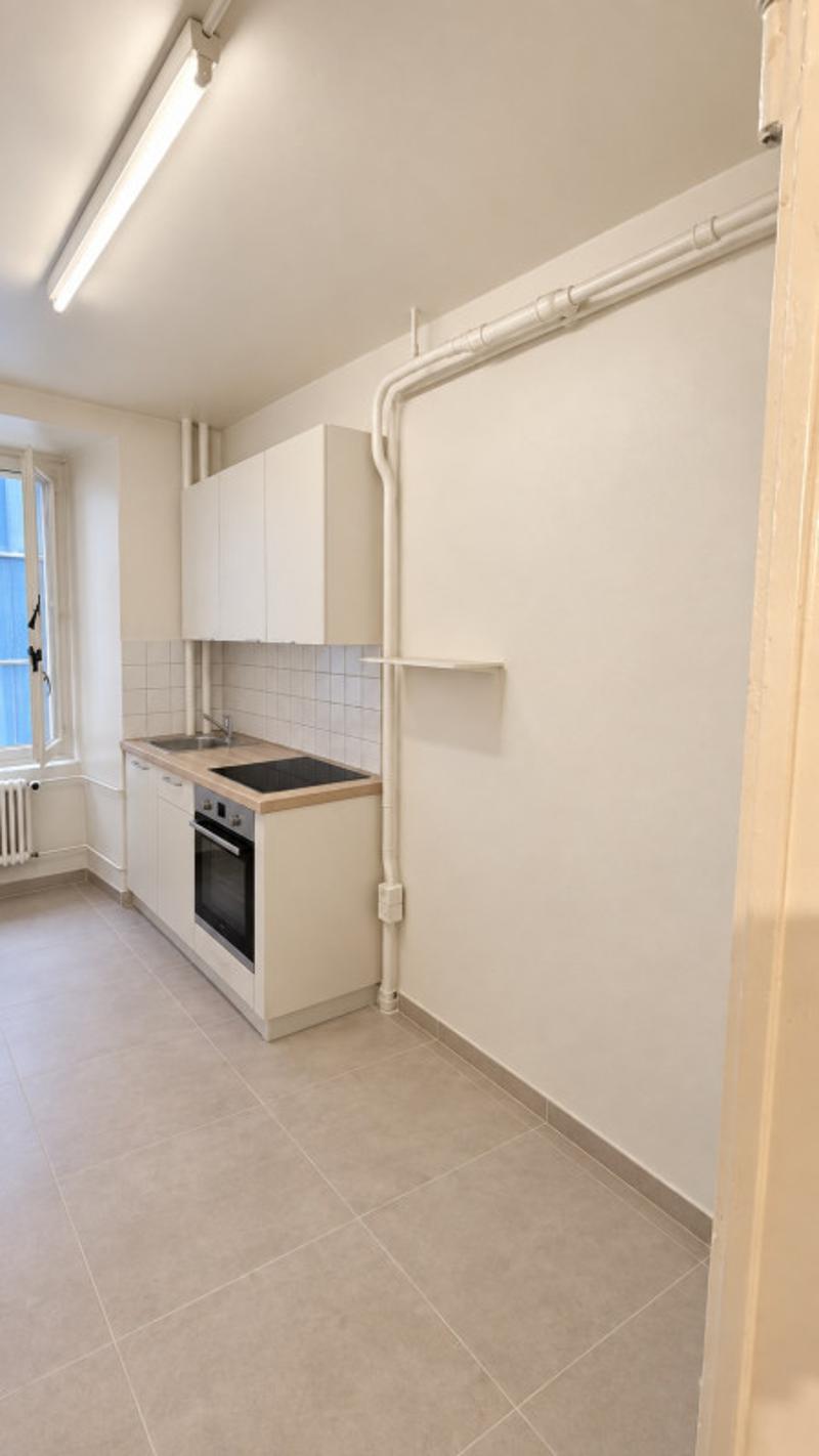 3 pièces rénové avec cachet - moulures, parquet - La Chaux-de-Fonds (5)