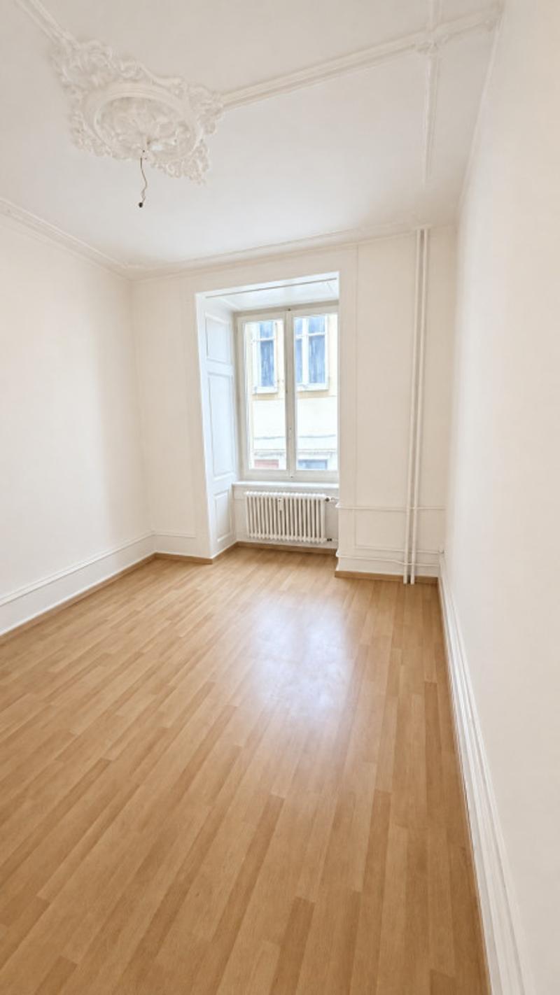 3 pièces rénové avec cachet - moulures, parquet - La Chaux-de-Fonds (1)