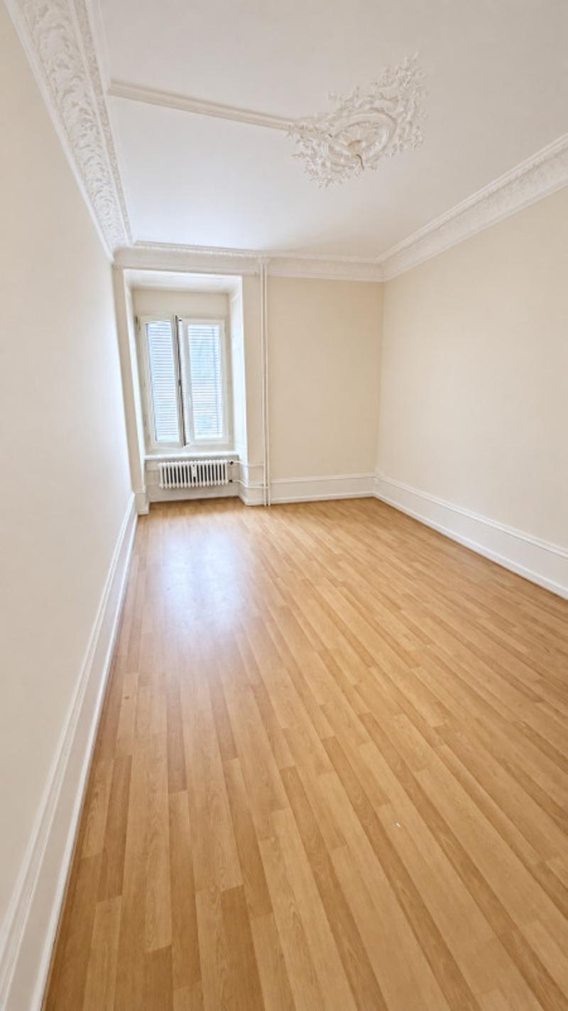 3 pièces rénové avec cachet - moulures, parquet - La Chaux-de-Fonds (3)