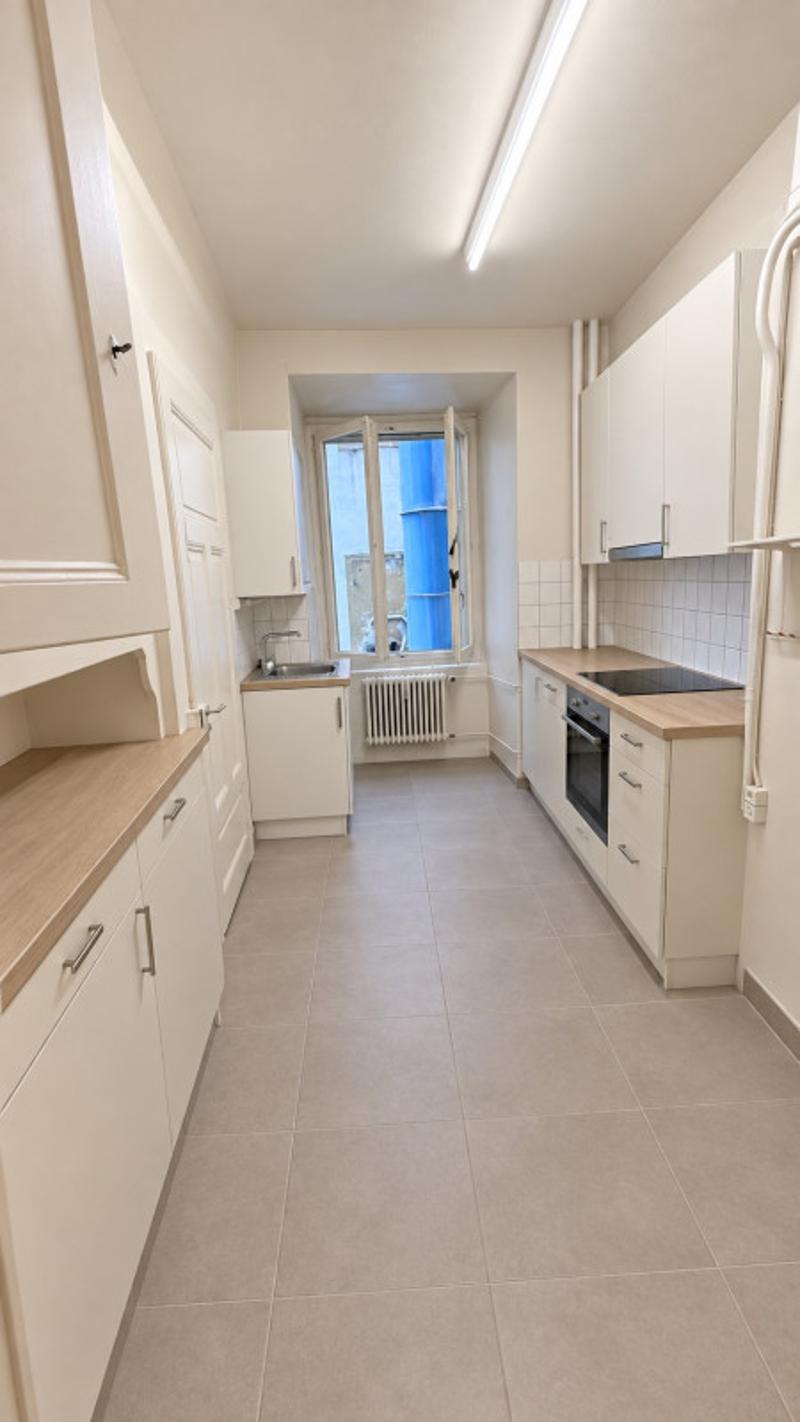 3 pièces rénové avec cachet - moulures, parquet - La Chaux-de-Fonds (4)