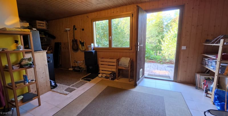 Pièce au rez inférieur