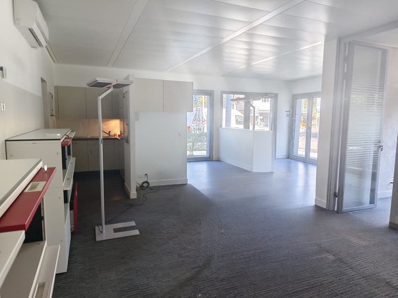 Arcade moderne de 65 m² climatisée, 3 places de parking (3)