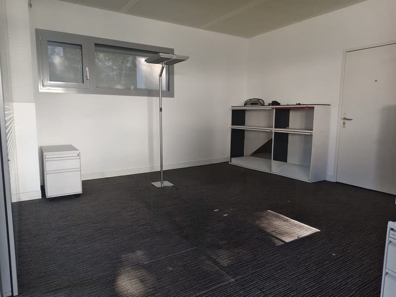 Arcade moderne de 65 m² climatisée, 3 places de parking (7)