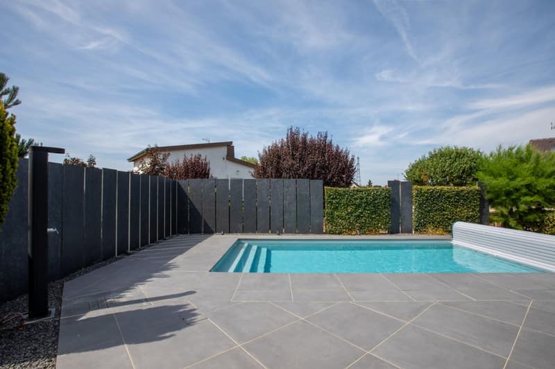 Villa d'exception avec piscine aux portes de Bâle, en France (7)