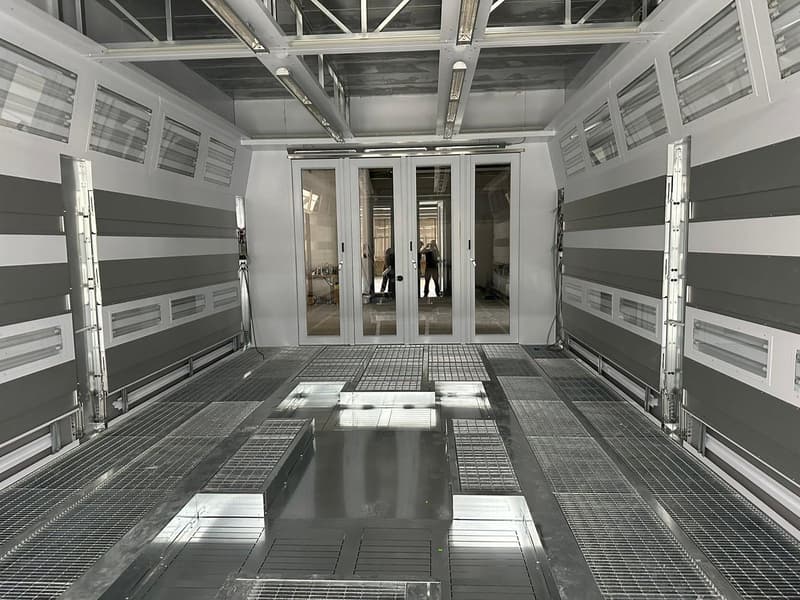 Fully equipped auto paint and body shop with 30 parking spaces in Uetendorf (4)