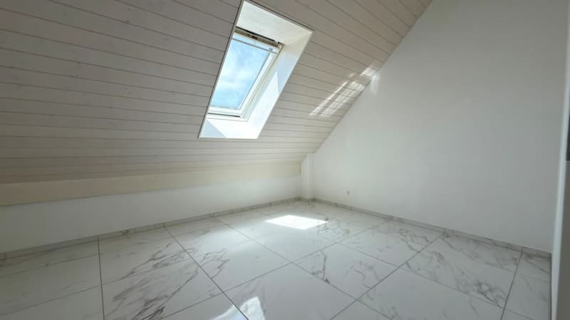 Moderne & helle Dachwohnung mit Klimaanlage & Solaranlage (8)