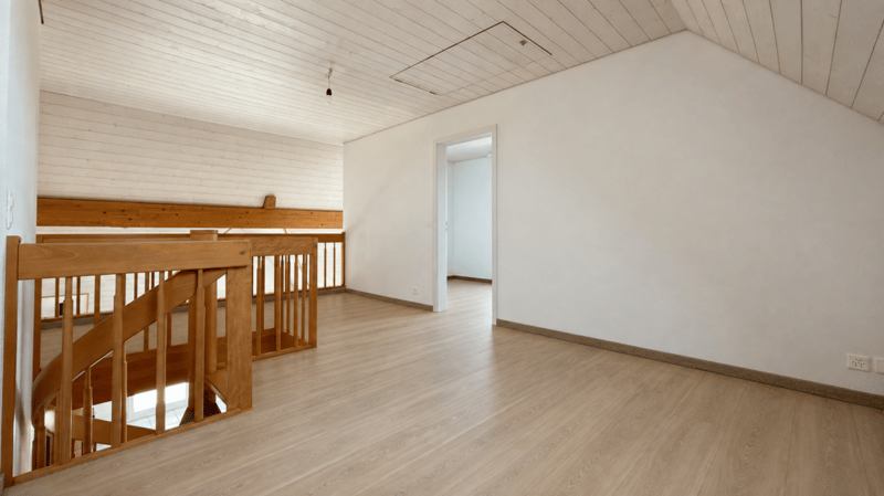Wohnen mit Weitblick - grosszügige Maisonette-Dachwohnung mit Galerie und sonnigem Balkon (13)