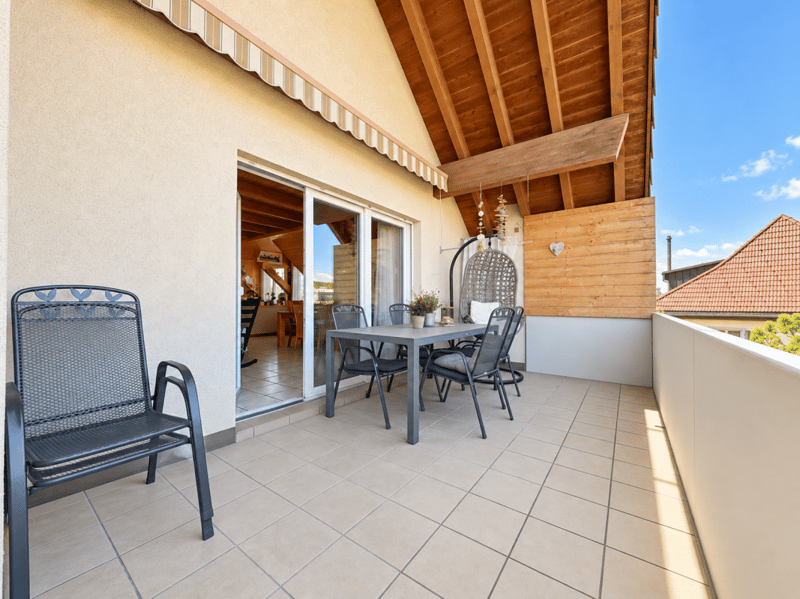 Charmante Dachwohnung mit Cheminée, grossem Balkon und Weitsicht (4)