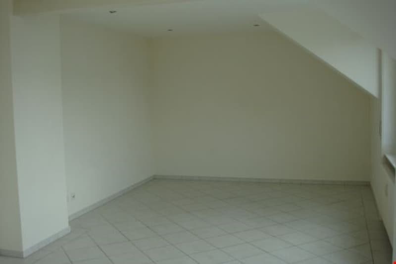empty room, tiled floor, white walls, windows