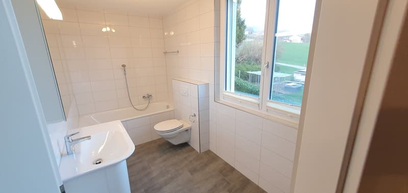 Helle 4.5-Zimmer-Wohnung mit Balkon und Lift in Attiswil (3)