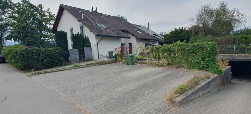 Frontansicht/Parkplatz