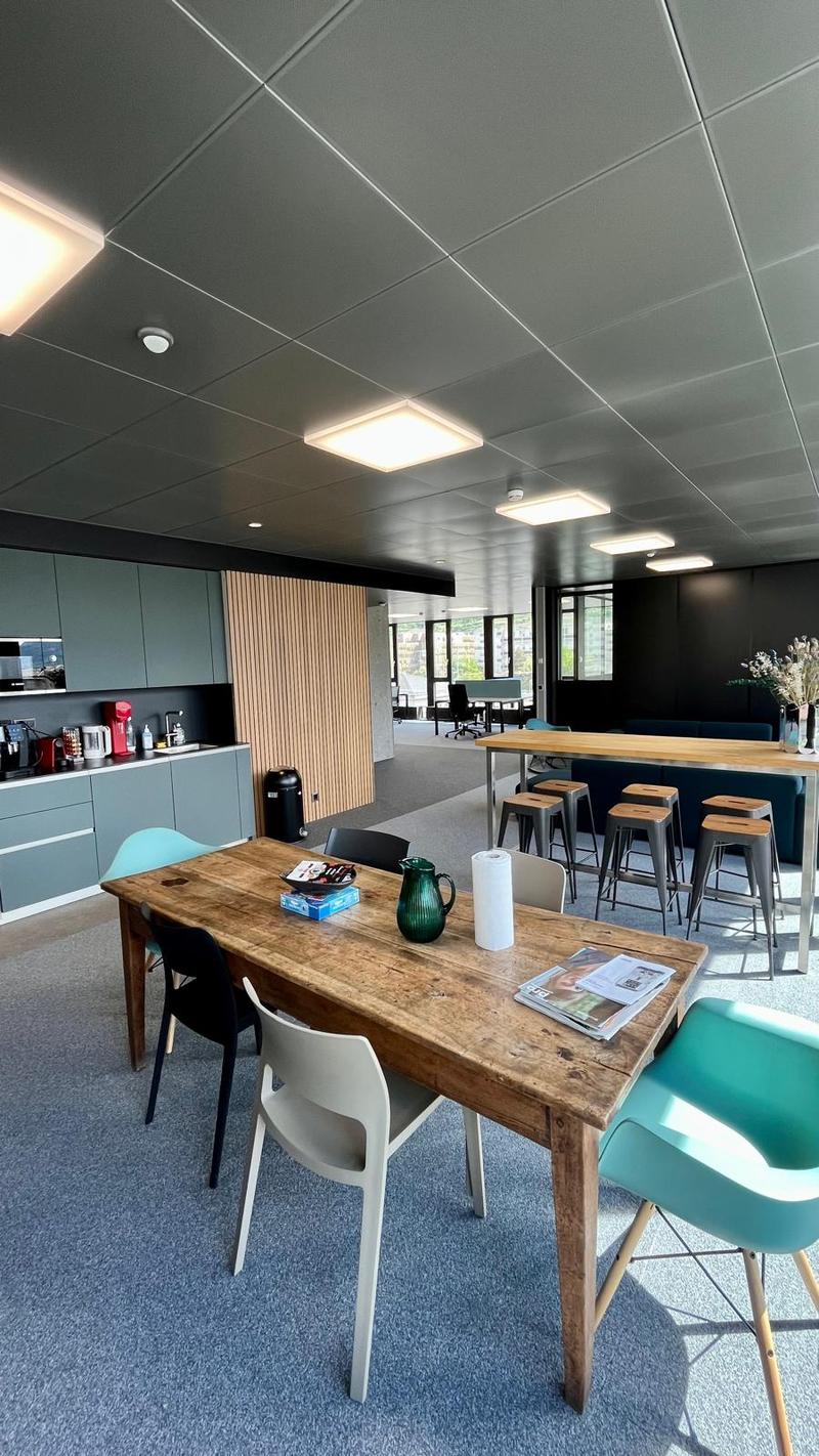 Bureau fermé, meublé et équipé, au sein d'un espace de travail partagé (4)