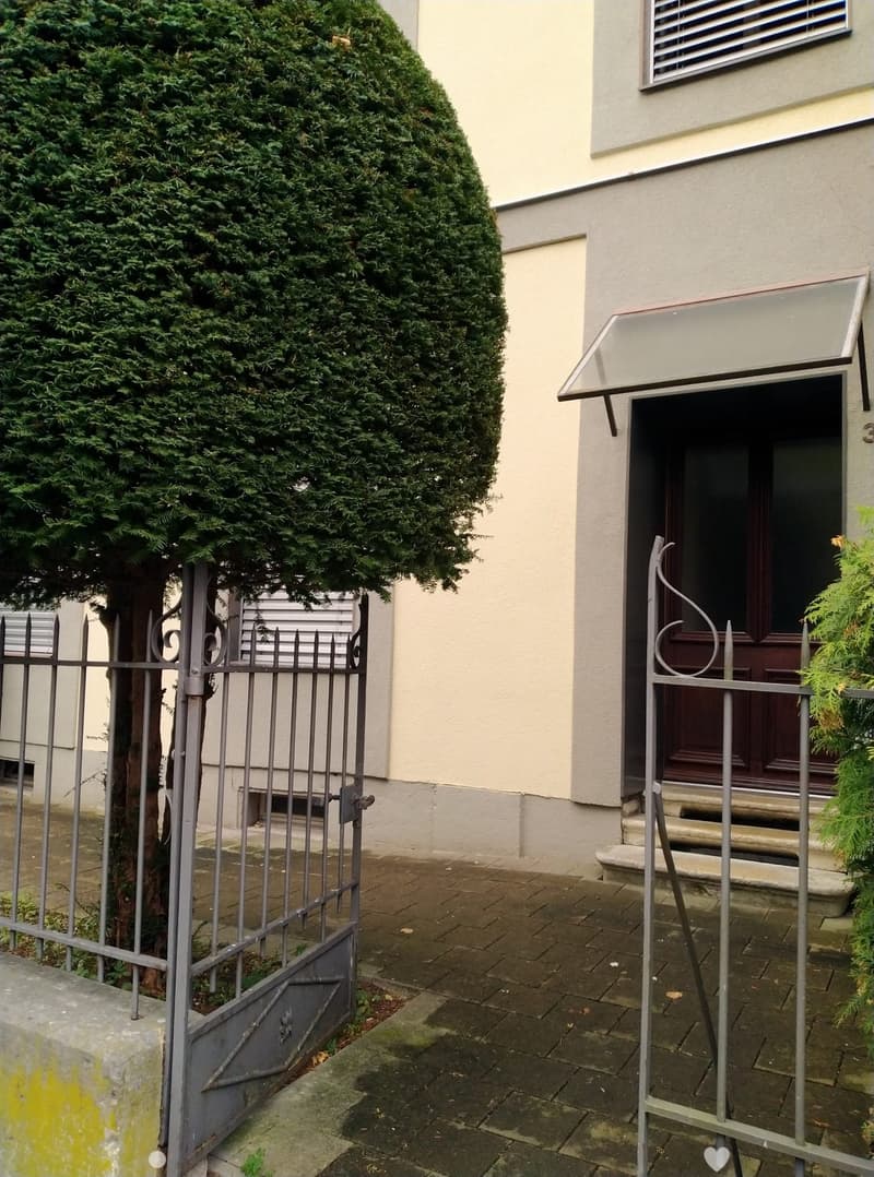 Charmante 4-Zimmer-Wohnung in ruhiger Lage von Biel (1)