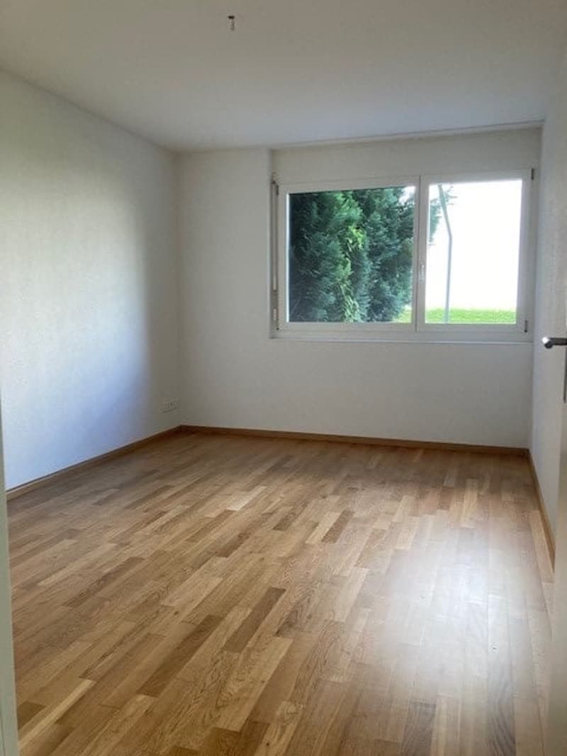 Appartement 2.5 pièces avec espace de séjour / y compris un espace de stationnement extérieur (3)