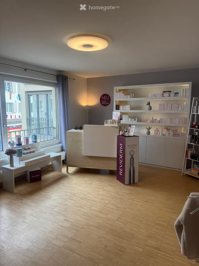 Heller Therapieraum in zentral gelegener Praxis zu vermieten (3)