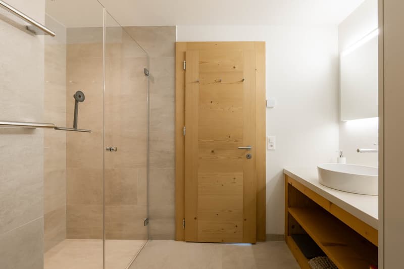 Moderne 4.5-Zimmer Zweitwohnung an sonniger Lage (15)
