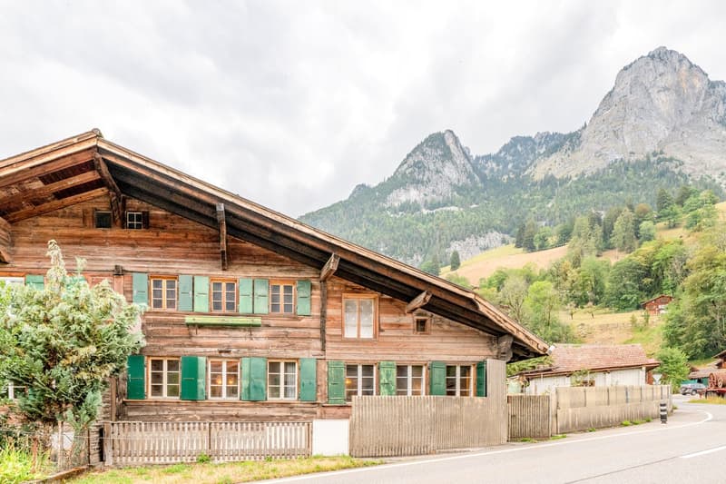Gemütliche Haushälfte mit Garten und Potential (1)