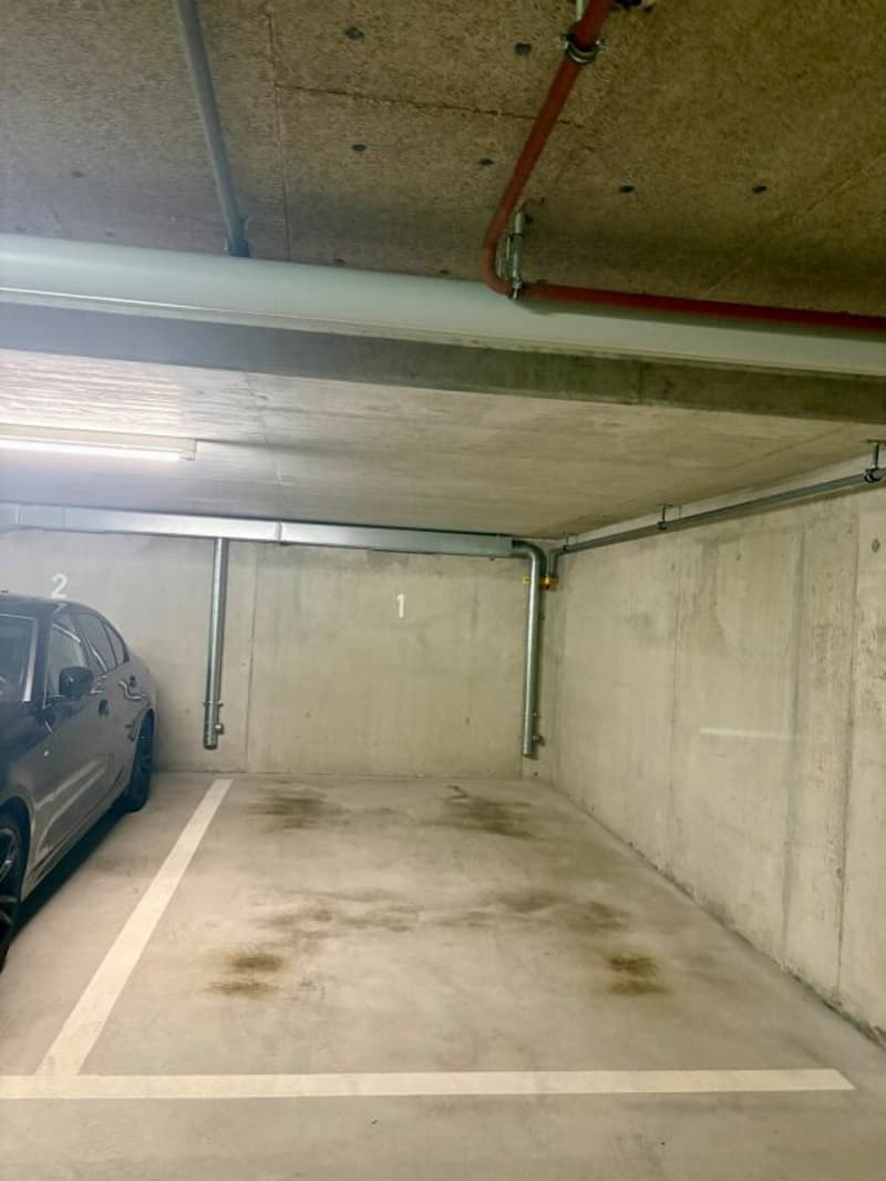 Parkplatz in Einstellhalle (1)