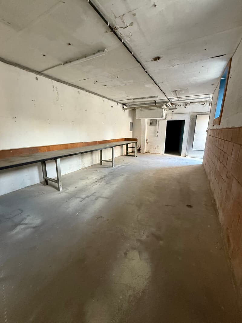 Local de stockage à louer avec éclairage (2)