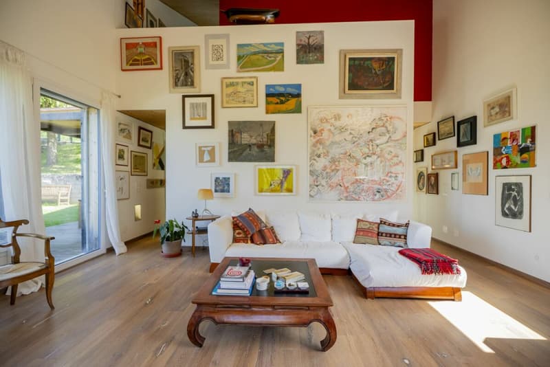 Villa design circondata dal verde con vista mozzafiato (15)