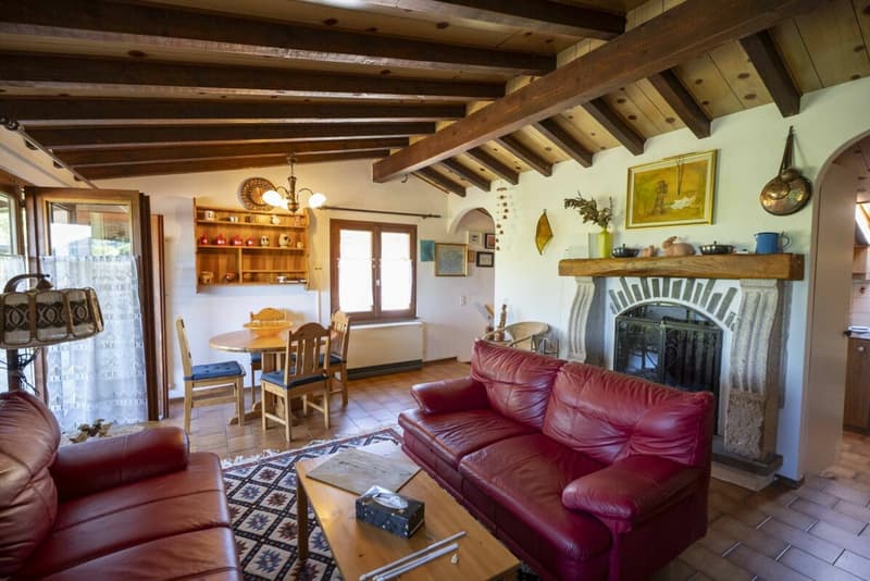 Vendiamo confortevole casa in stile rustico a Mugena (9)