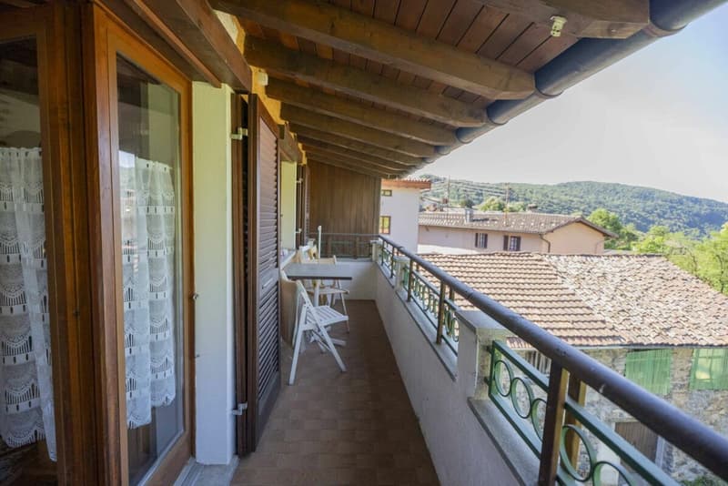 Vendiamo confortevole casa in stile rustico a Mugena (7)
