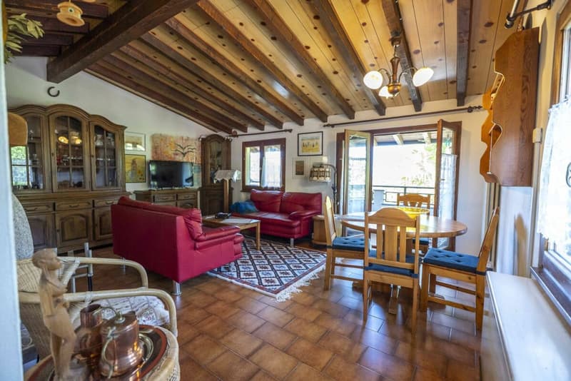 Vendiamo confortevole casa in stile rustico a Mugena (4)