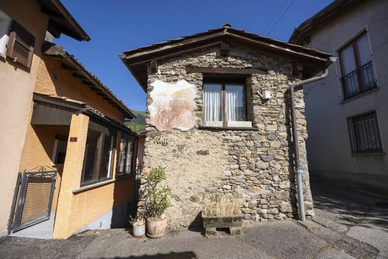 Vendiamo confortevole casa in stile rustico a Mugena (16)
