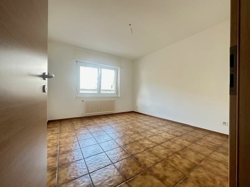 Nous vendons un spacieux 3.5 pièces au rez-de-chaussée (8)
