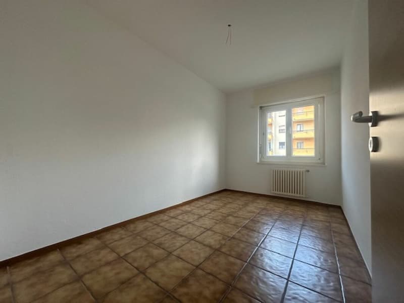 Nous vendons un spacieux 3.5 pièces au rez-de-chaussée (7)