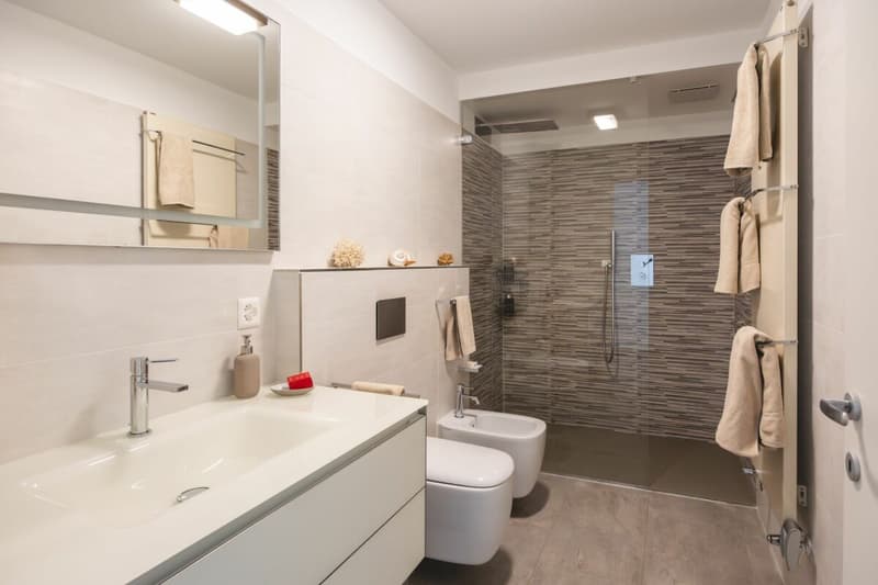 Villa mit Pool in Cadro (28)