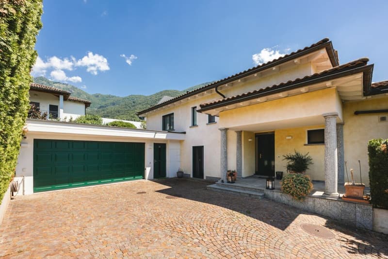 Villa mit Pool in Cadro (2)