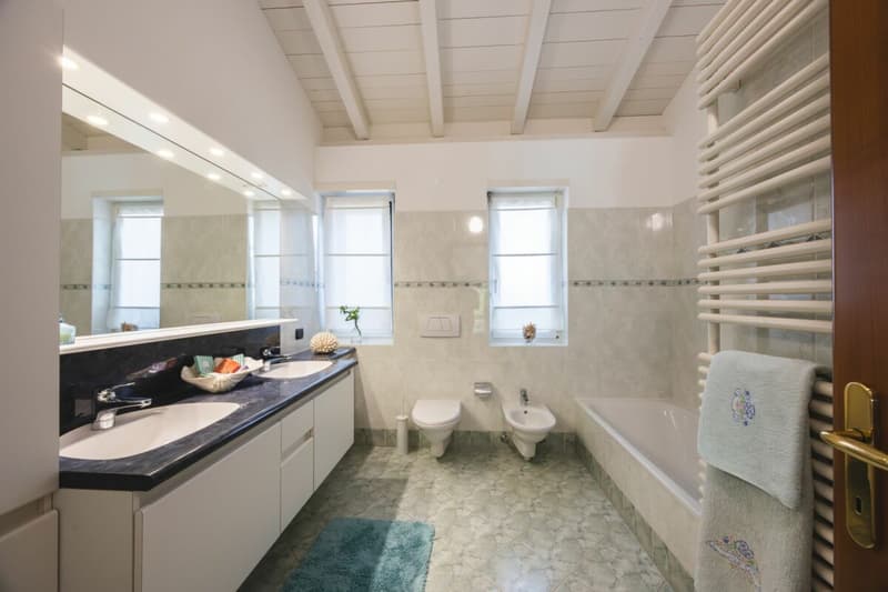 Villa mit Pool in Cadro (18)